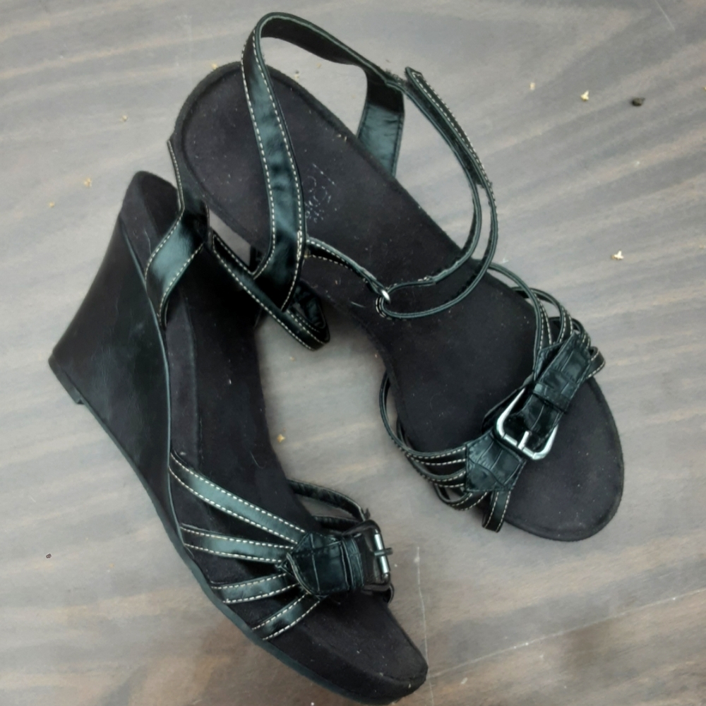 🍀3/15 Aerology Woman's Sandals Heels🖤
